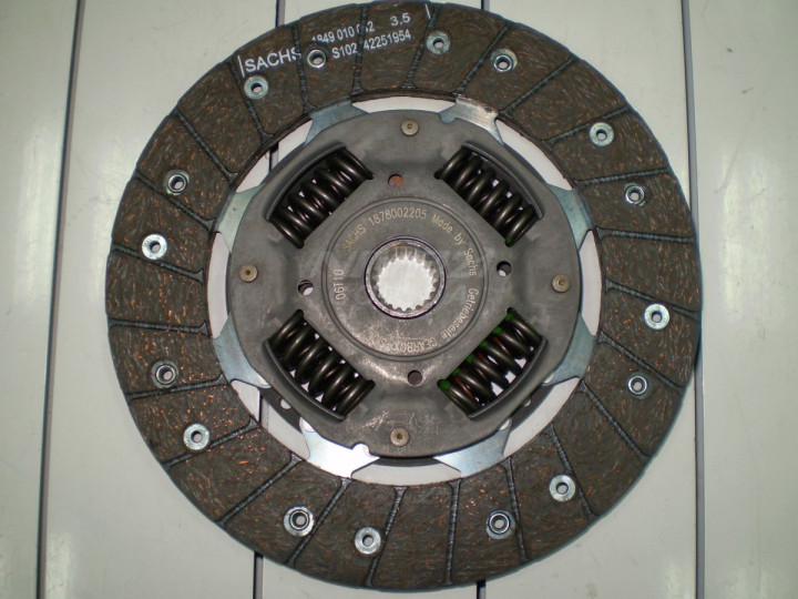 Диск сцепления ведомый ваз 2123 Sachs